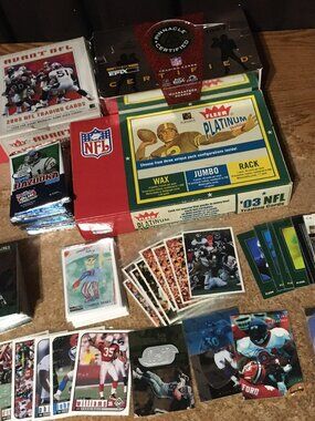 BIG LOT OF 610 FOOTBALL CARDS 90'S-00 INSERTS LOTS SERIALIZED ROOKIES FULL LIST